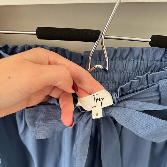 Ivy Pants and blouse - Picture 4 of 9